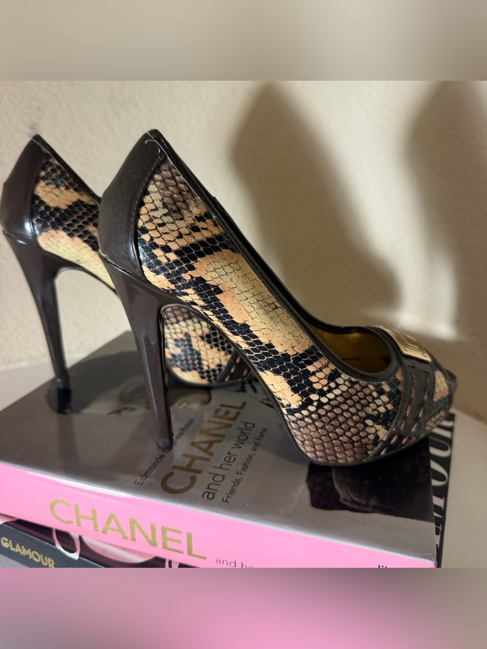 Vintage Guess Snakeskin Print Peep Toe Platform Heels – Size 6 - Picture 6 of 7